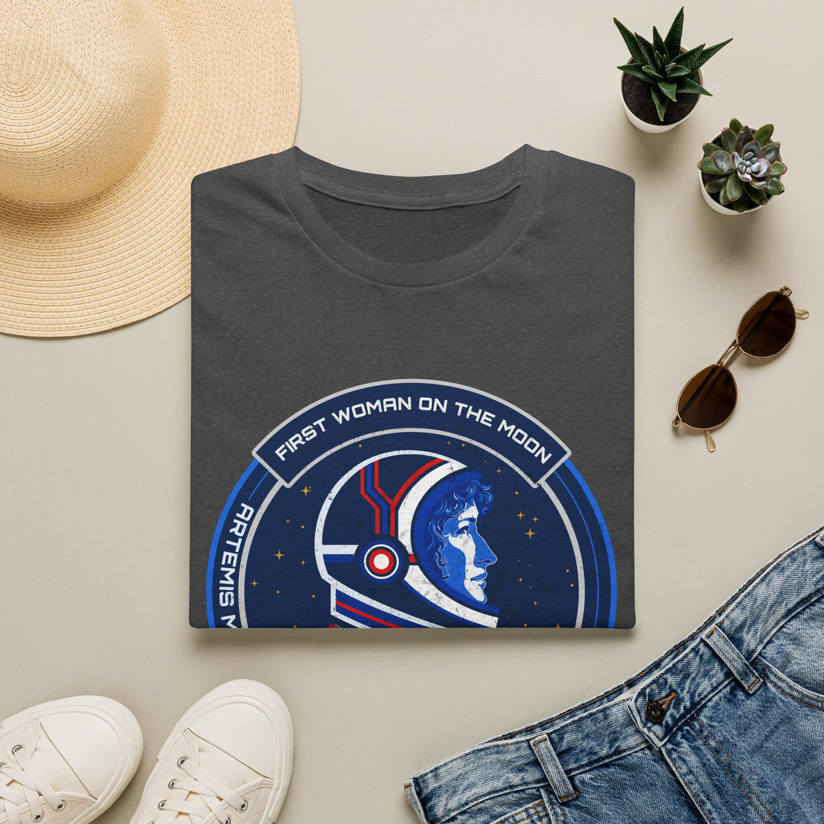 Christina H. Koch: First Woman On The Moon (Artemis Mission) T-Shirt